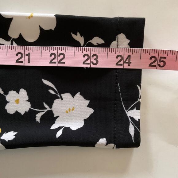 NWT Ann Taylor Floral Matte Jersey Wrap Dress Sz 8 Black White Office Academia - Picture 10 of 11